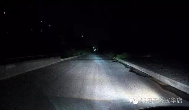 尤其是改過(guò)氙氣大燈的車(chē)主們，定期檢查電路，檢查火花塞是否積碳老化，這是很有必要的！
