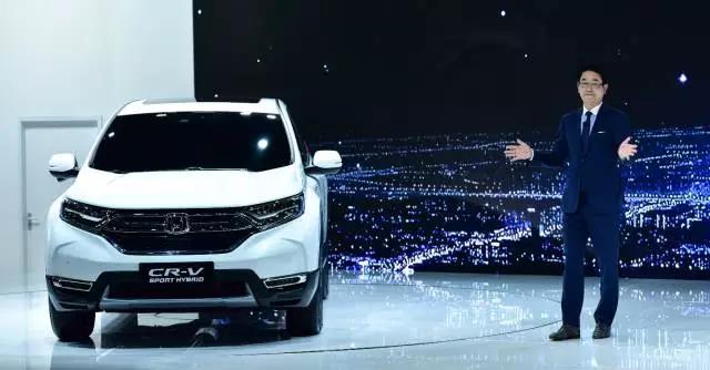 作為全球最暢銷的SUV， CR-V創(chuàng)造了無數(shù)個(gè)奇跡。撇開全球不說，從2004年CR-V被引進(jìn)到中國市場以來，就開拓了城市SUV市場，開啟了國內(nèi)高品質(zhì)SUV生活潮流。進(jìn)取之路永不停止，就在此次上海車展期間，東風(fēng)本田CR-V也終于迎來了全新?lián)Q代，實(shí)現(xiàn)了從內(nèi)到外的全面革新。